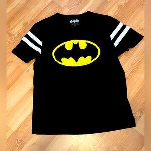 Batman T-Shirt Woman XL. Worn once! Perfect condition NWT.